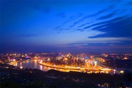 重庆巷弄美食探秘，隐藏小巷的特色小吃店盘点